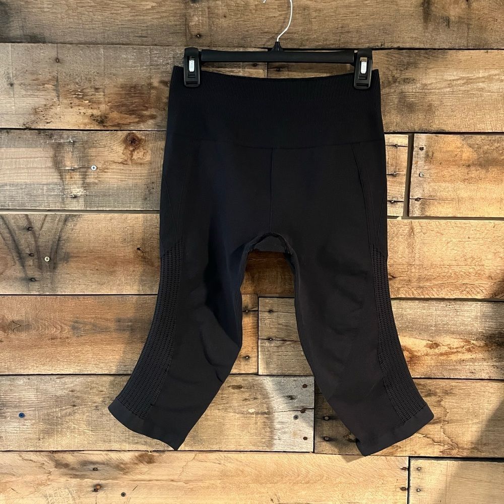 lululemon athletica Black Cropped Leggings